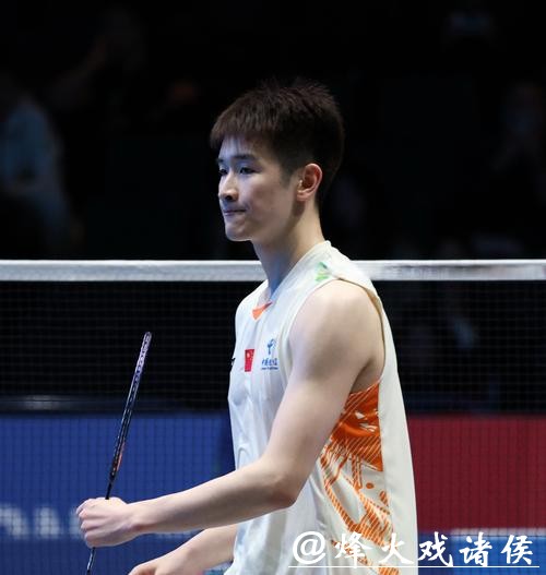 中国羽毛球大师赛：李诗沣力克梁峻豪晋级下一轮